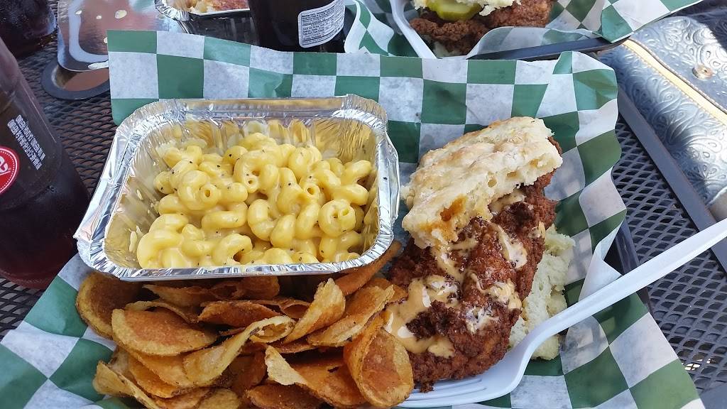 The Roost Carolina Kitchen | restaurant | 457 N Milwaukee Ave, Chicago, IL 60654, USA | 3128775738 OR +1 312-877-5738