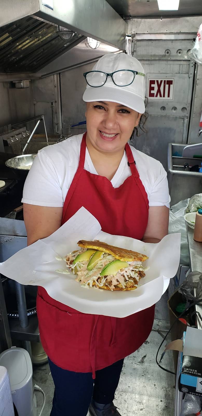 Arepas Donde Flor | restaurant | 11815 US-301, Riverview, FL 33578, USA | 8132172208 OR +1 813-217-2208