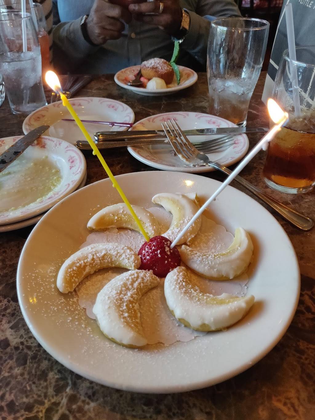 Maggianos Little Italy | restaurant | 6500 Springfield Mall #6805, Springfield, VA 22150, USA | 7039239309 OR +1 703-923-9309