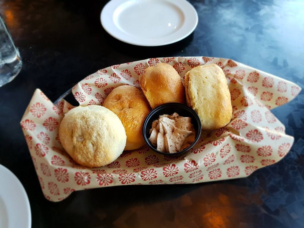 Lucilles Smokehouse Bar-B-Que | restaurant | 2800 N Main St #2160, Santa Ana, CA 92705, USA | 7145427427 OR +1 714-542-7427