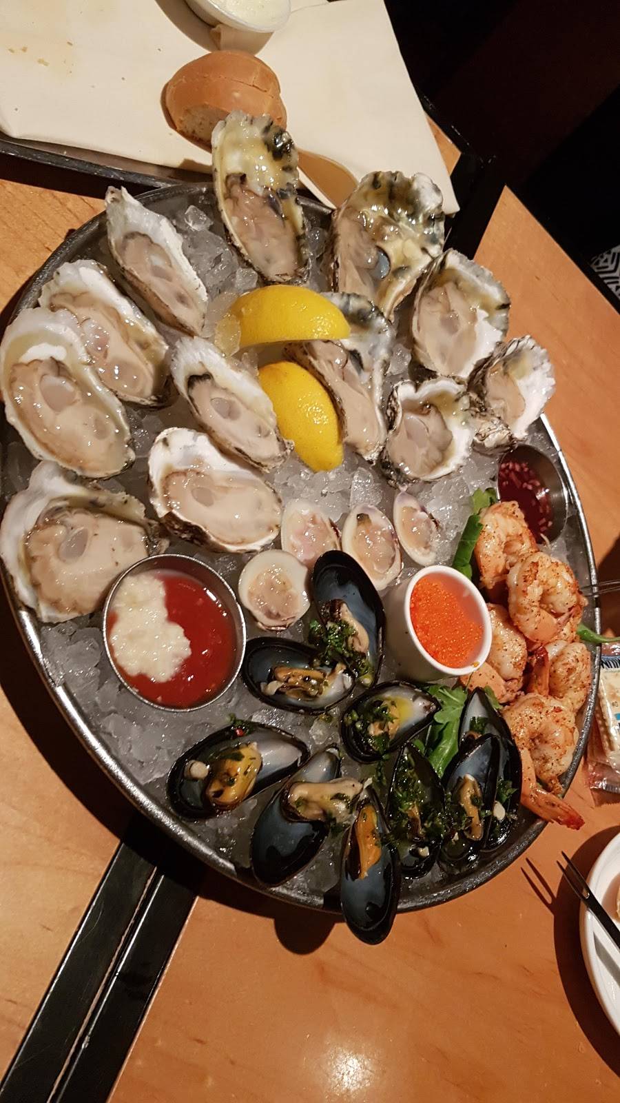 Blacks Bar & Kitchen | restaurant | 7750 Woodmont Ave, Bethesda, MD 20814, USA | 3016525525 OR +1 301-652-5525