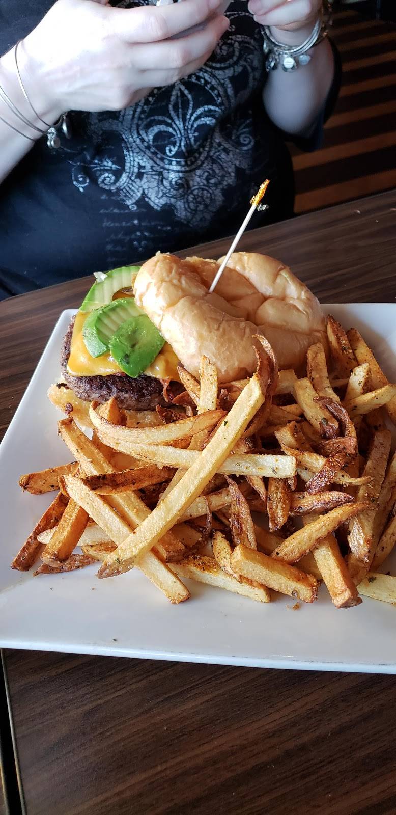 1933 Pub & Grill | restaurant | 2245 Nursery Rd, Clearwater, FL 33764, USA | 7275321972 OR +1 727-532-1972