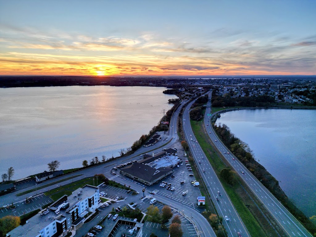 Whites of Westport | restaurant | 66 State Rd, Westport, MA 02790, USA | 5086757185 OR +1 508-675-7185