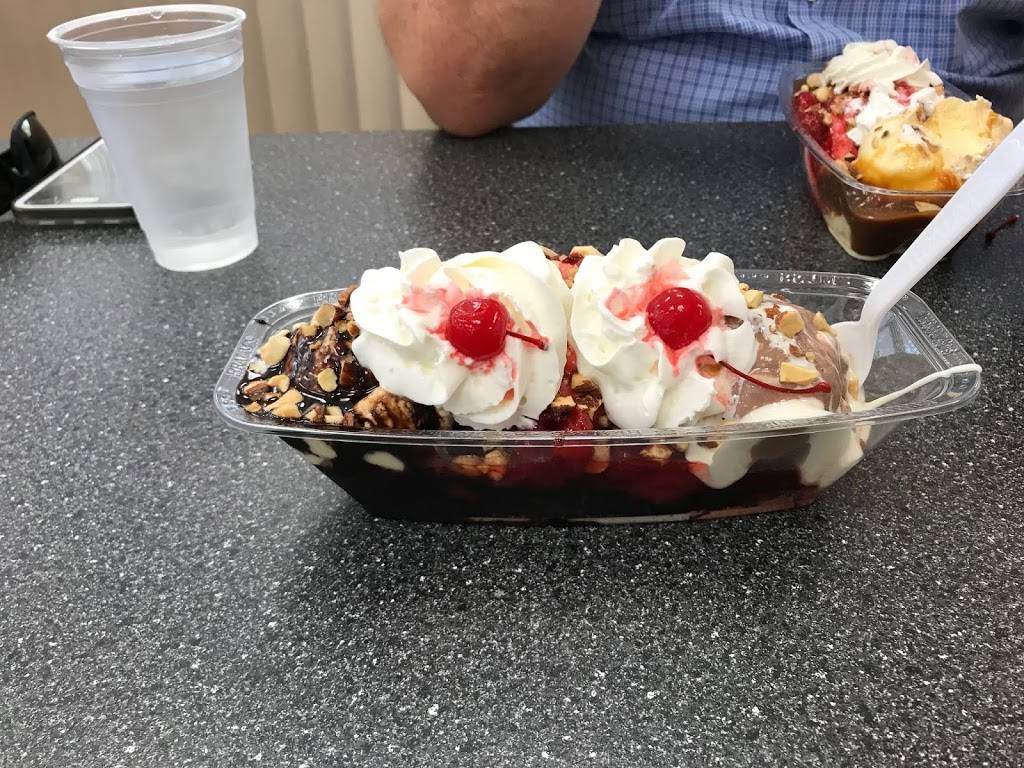 Braums Ice Cream & Burger Restaurant | restaurant | 9050 Camp Bowie W Blvd, Fort Worth, TX 76116, USA | 8175608562 OR +1 817-560-8562