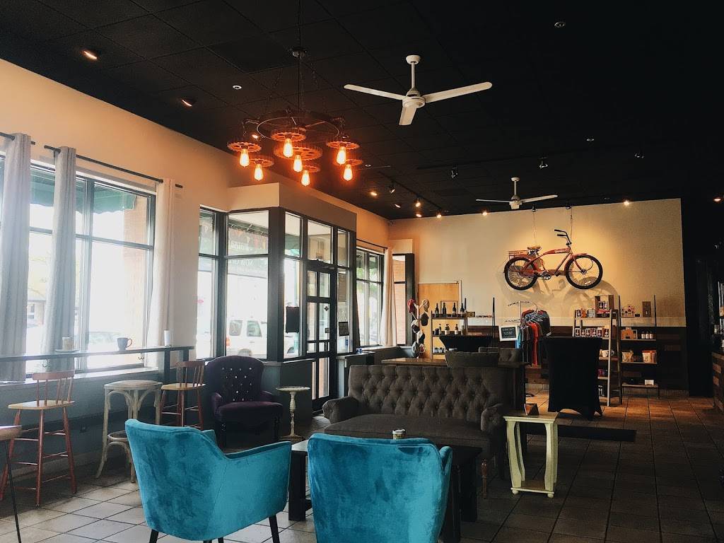 Marnas Eatery and Lounge | restaurant | 4154 W Broadway Ave, Minneapolis, MN 55422, USA | 6122721370 OR +1 612-272-1370