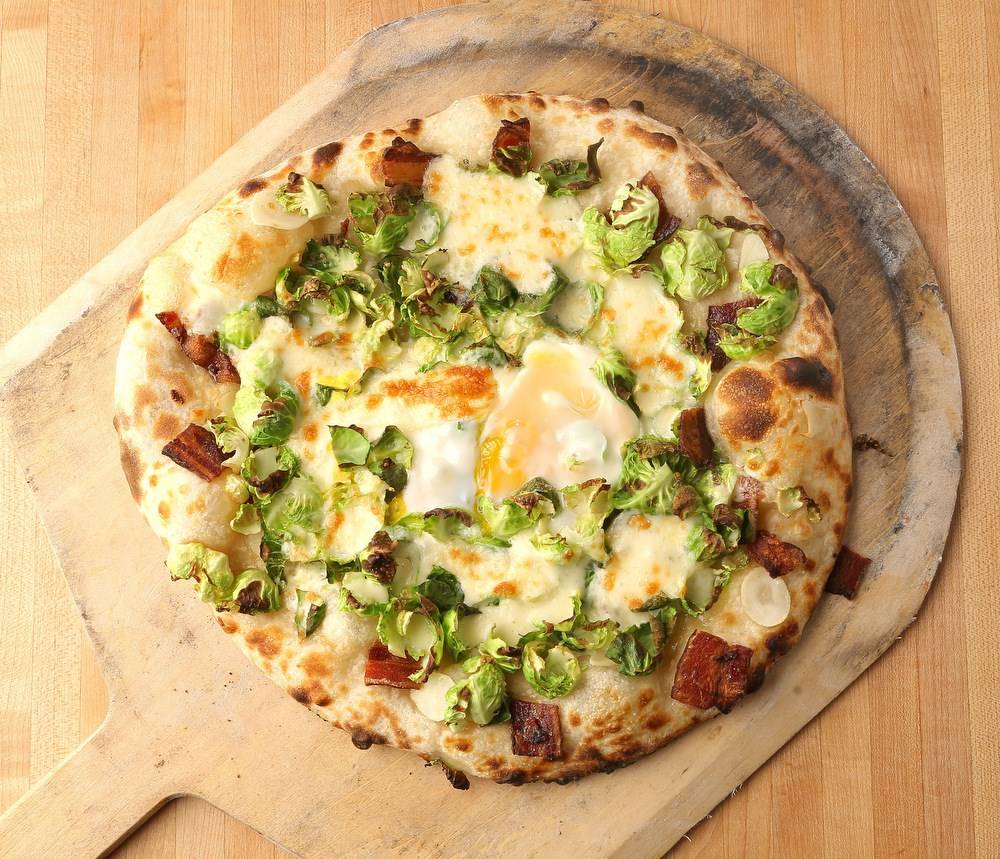 Pizzeria DeVille | restaurant | 404 N Milwaukee Ave, Libertyville, IL 60048, USA | 8473674992 OR +1 847-367-4992