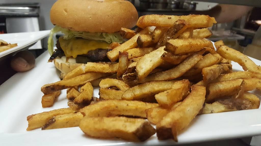 Duke & Devines | restaurant | 479 Boulevard Beaconsfield, Beaconsfield, QC H9W 4C3, Canada | 5146946731 OR +1 514-694-6731