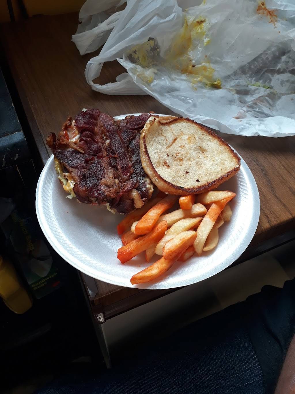 Philly Sub | restaurant | 1914 E 79th St, Chicago, IL 60649, USA | 7732218000 OR +1 773-221-8000