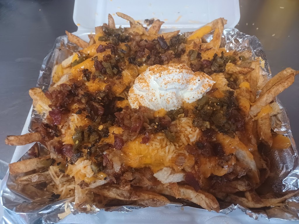 Lomar Drive In | restaurant | 916 E River St, Eureka, KS 67045, USA | 6205837810 OR +1 620-583-7810