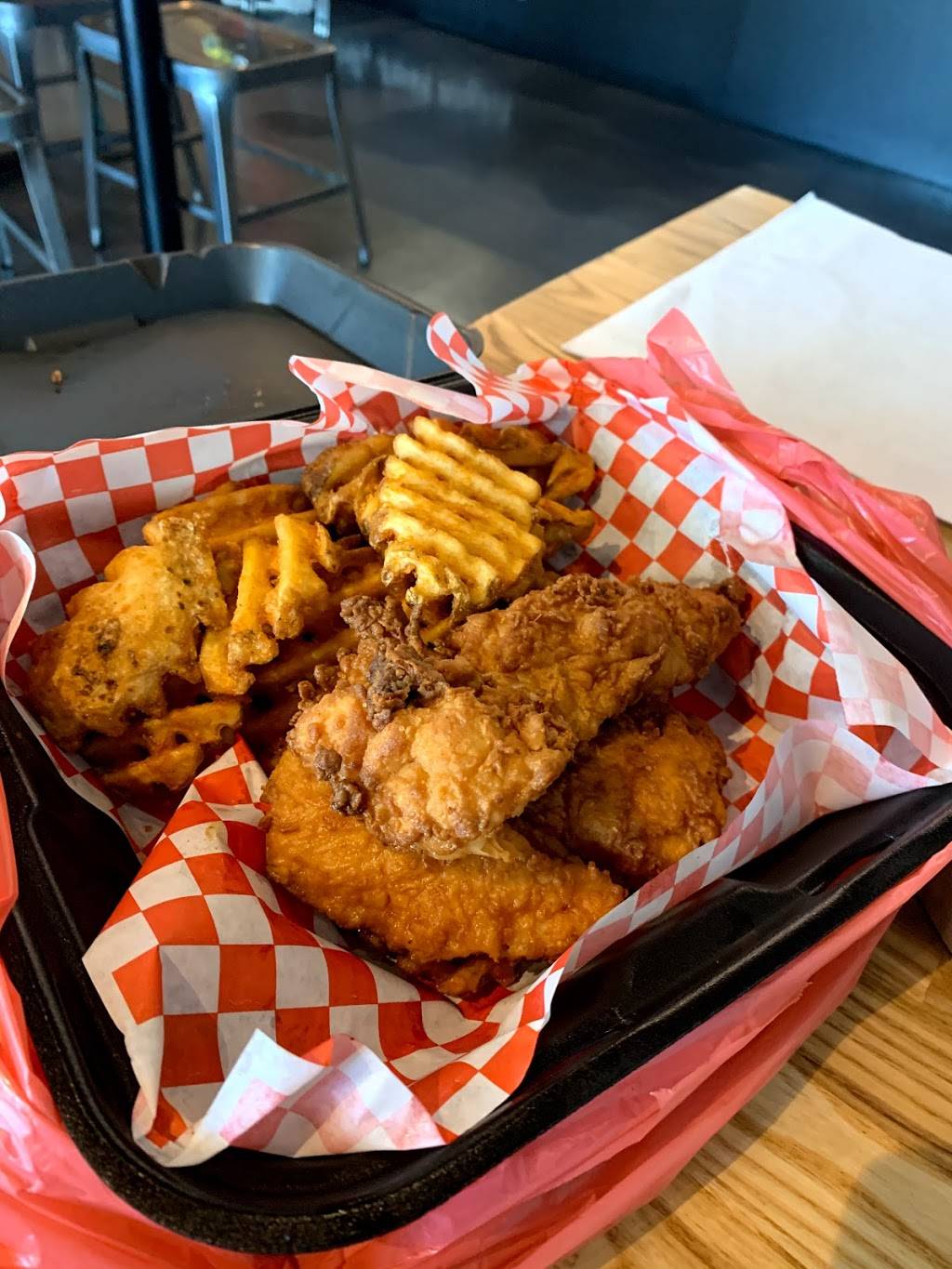 Chinos Hot Chicken | restaurant | 15850 Soquel Canyon Pkwy, Chino Hills, CA 91709, USA | 9096068910 OR +1 909-606-8910