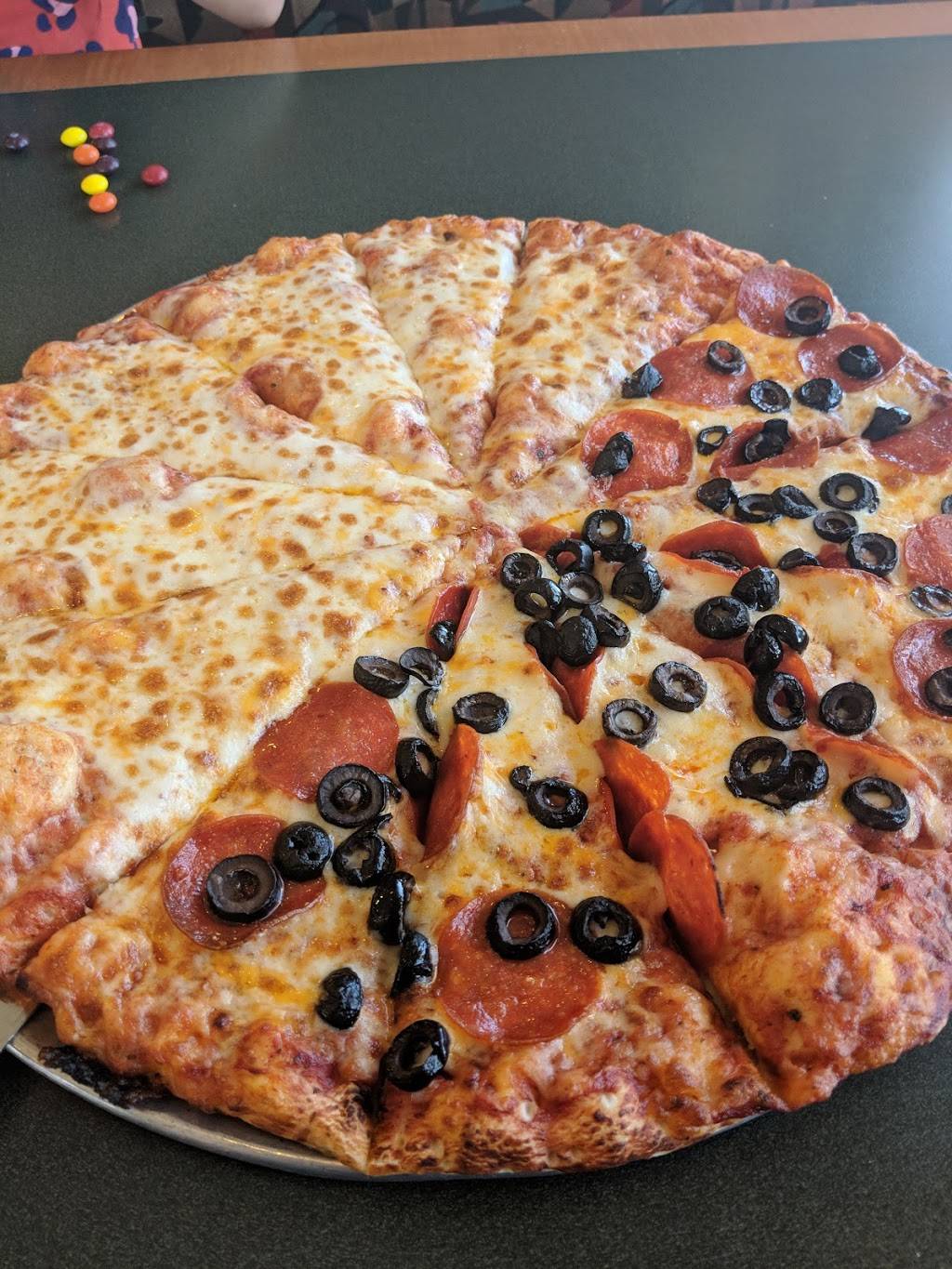 Round Table Pizza | meal delivery | 23254 Lyons Ave, Newhall, CA 91321, USA | 6612221199 OR +1 661-222-1199