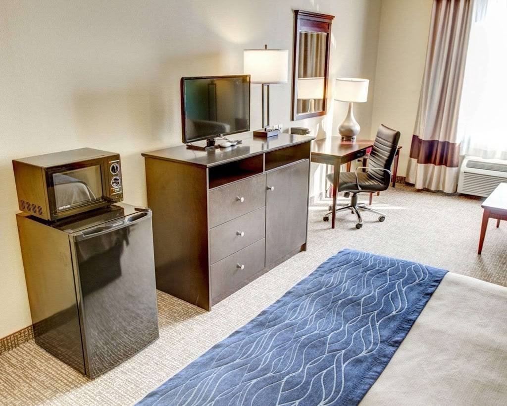 Comfort Inn Near Casino | restaurant | 607 E Prien Lake Rd, Lake Charles, LA 70601, USA | 3184974223 OR +1 318-497-4223