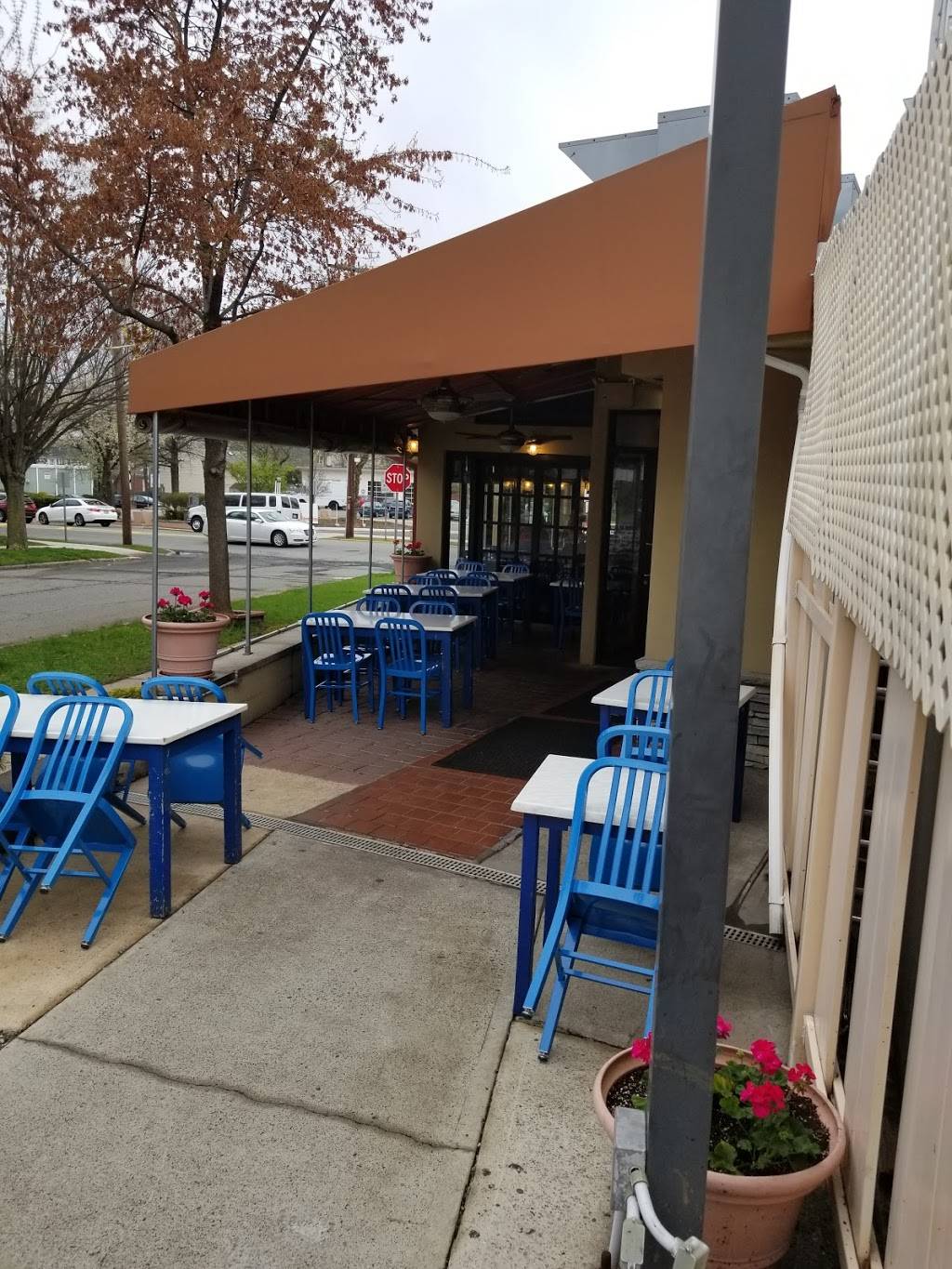 Pithari Taverna | restaurant | 28 Woodbridge Ave, Highland Park, NJ 08904, USA | 7325720616 OR +1 732-572-0616