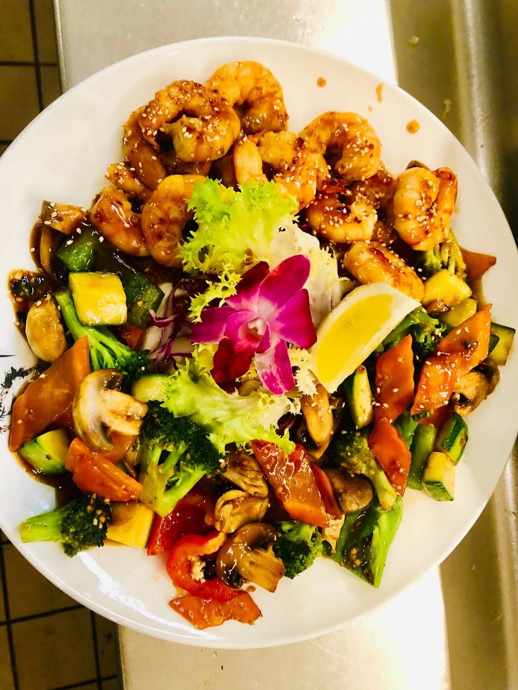 Fuki Asian Fusion & Sushi | restaurant | 2010 W 9th Ave, Oshkosh, WI 54904, USA | 9203854478 OR +1 920-385-4478