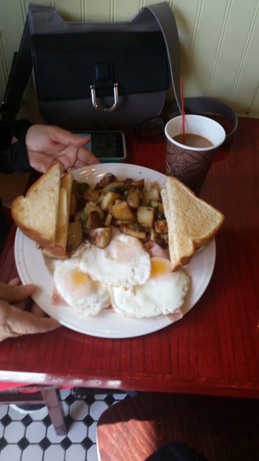 Delafield Pizza | restaurant | 731 Delafield Ave, Staten Island, NY 10310, USA | 7186821013 OR +1 718-682-1013