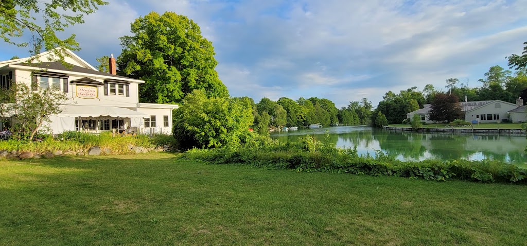 The Riverside Inn | restaurant | 302 E River St, Leland, MI 49654, USA | 2312569971 OR +1 231-256-9971