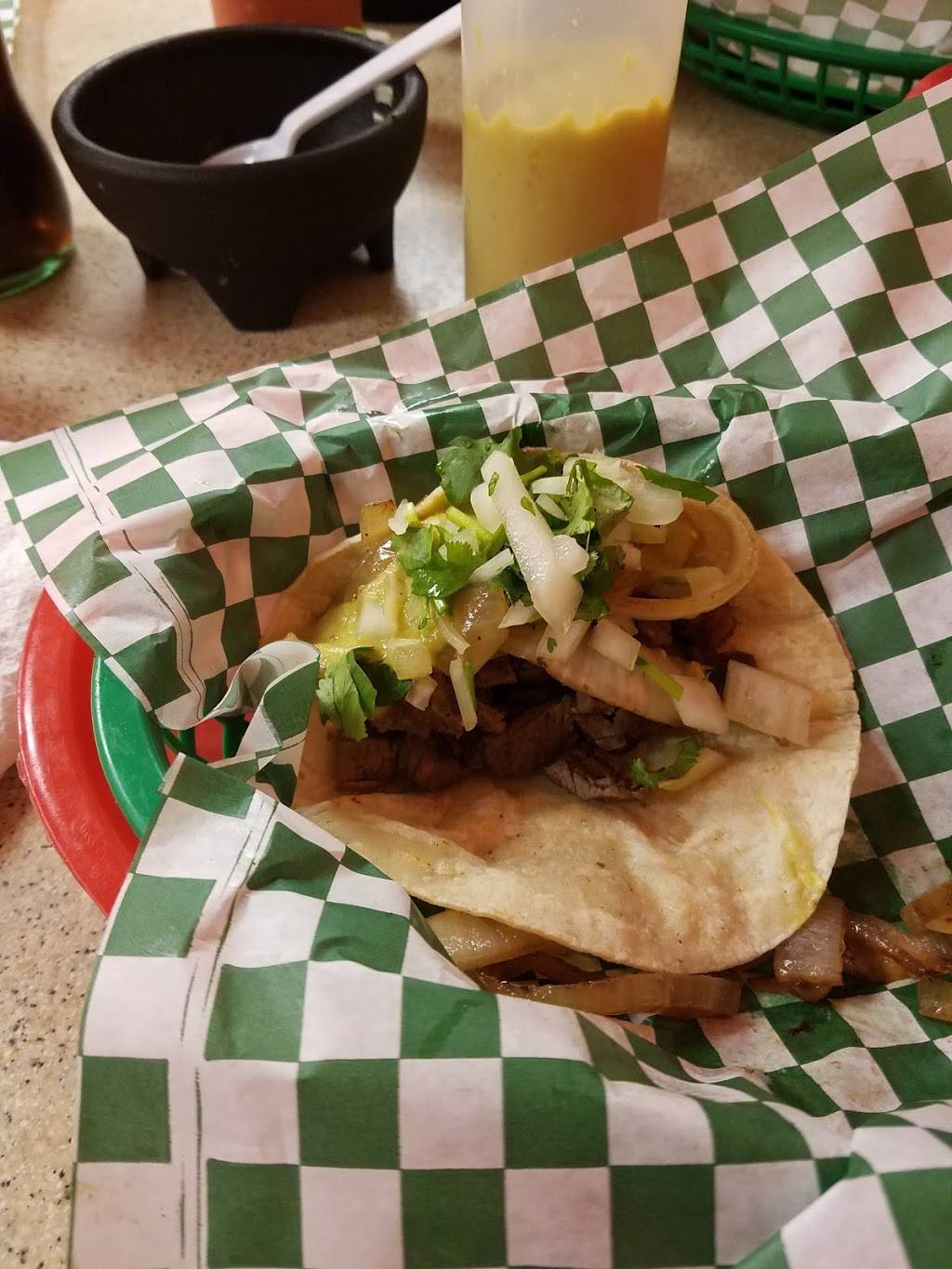 Alekas Burgers & Tacos | restaurant | 2518, 4122 Broadway Blvd, Garland, TX 75043, USA | 2149578804 OR +1 214-957-8804