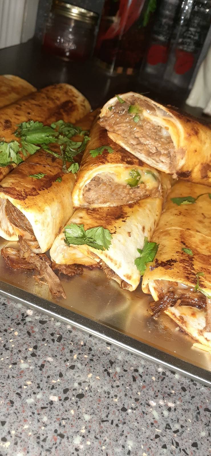 Sunnie Bs Yummy treats | restaurant | Carney Ave, Rockford, IL 61103, USA | 8156707560 OR +1 815-670-7560