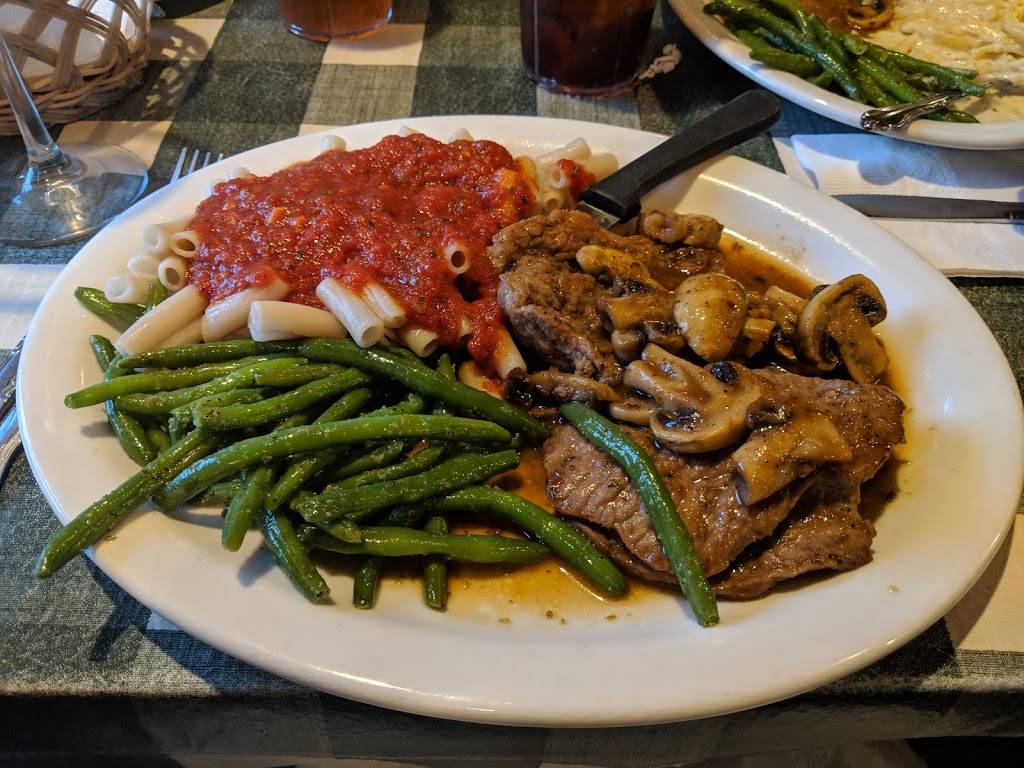 Di Ciccos | restaurant | 40282 CA-41, Oakhurst, CA 93644, USA | 5596415588 OR +1 559-641-5588