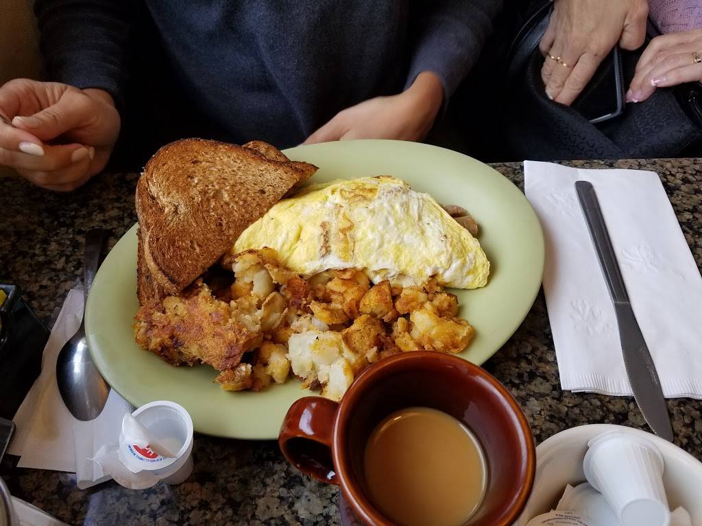 Country Trading & Restaurant | restaurant | 769 Burnett Rd, Chicopee, MA 01020, USA | 4135921641 OR +1 413-592-1641