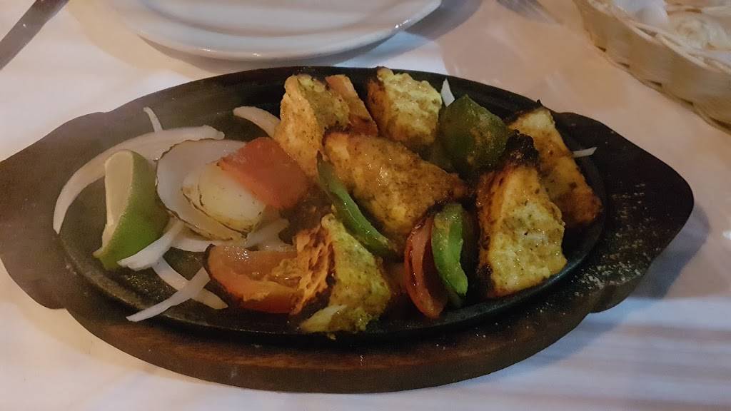 Delhi Bistro | restaurant | 2214 Queen St E, Toronto, ON M4E 1E9, Canada | 6473516112 OR +1 647-351-6112
