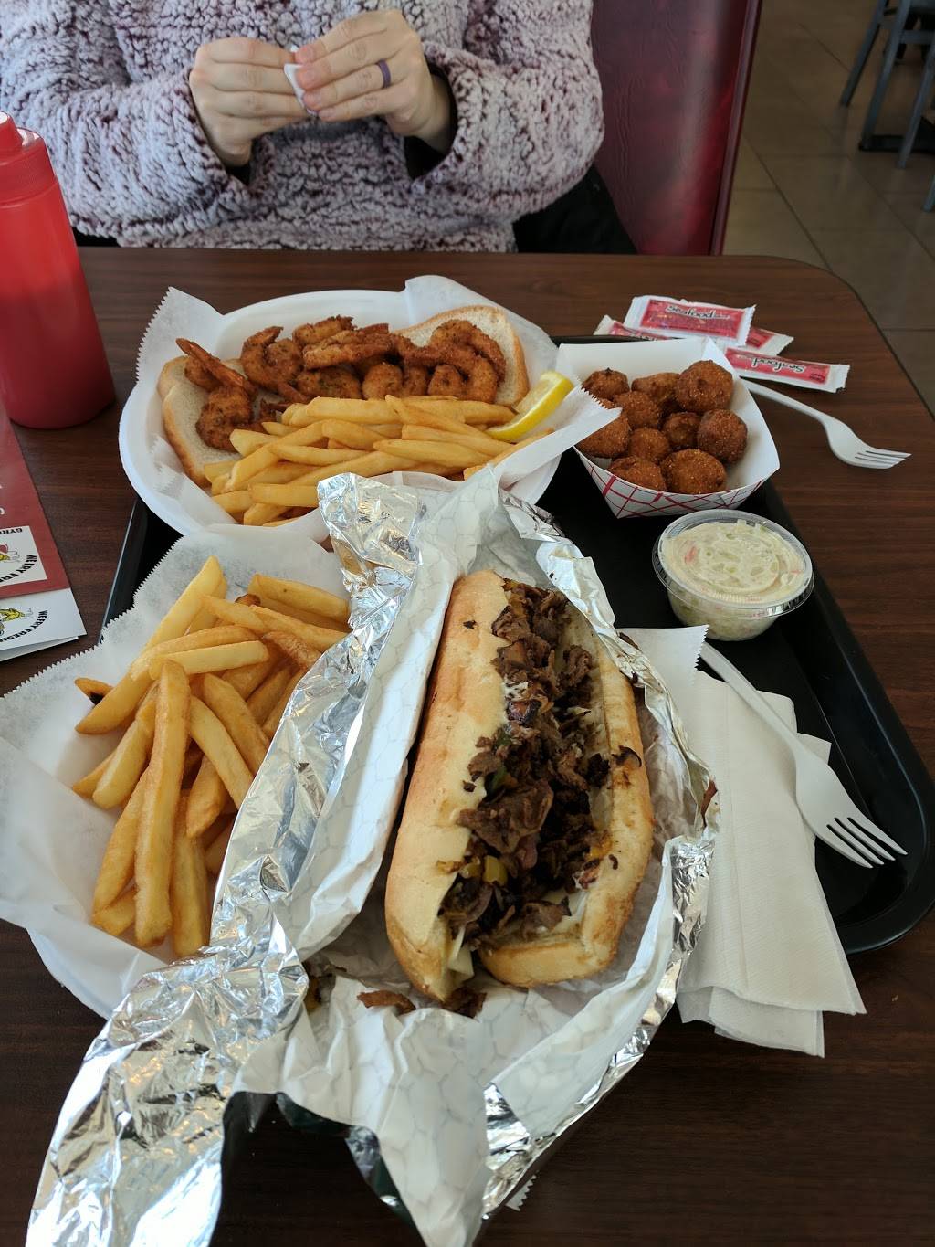 Hook Fish & Chicken | restaurant | 7312 Kingsgate Way, West Chester Township, OH 45069, USA | 5137552999 OR +1 513-755-2999