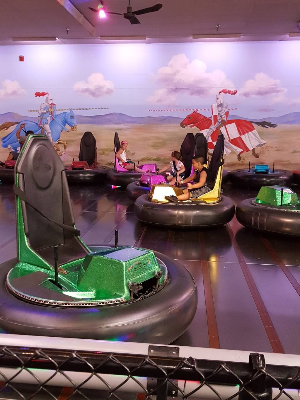 Enchanted Castle Restaurant & Entertainment Complex | restaurant | 1103 S Main St, Lombard, IL 60148, USA | 6309537860 OR +1 630-953-7860