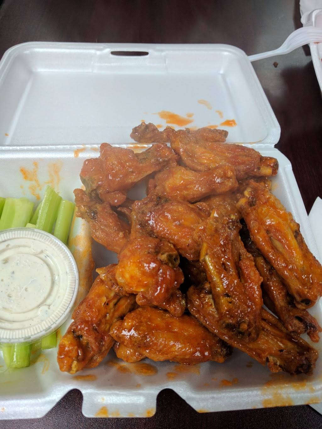 Chucks Wings | restaurant | 4592 S Broad St, Hamilton Township, NJ 08620, USA | 6095852555 OR +1 609-585-2555