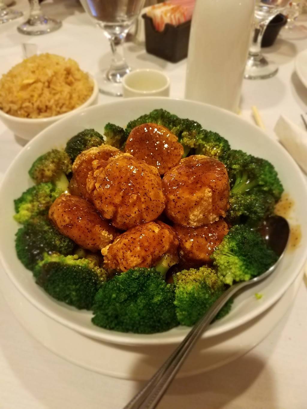 Lucky Dragon | restaurant | 2800 N High St, Columbus, OH 43202, USA | 6142636899 OR +1 614-263-6899