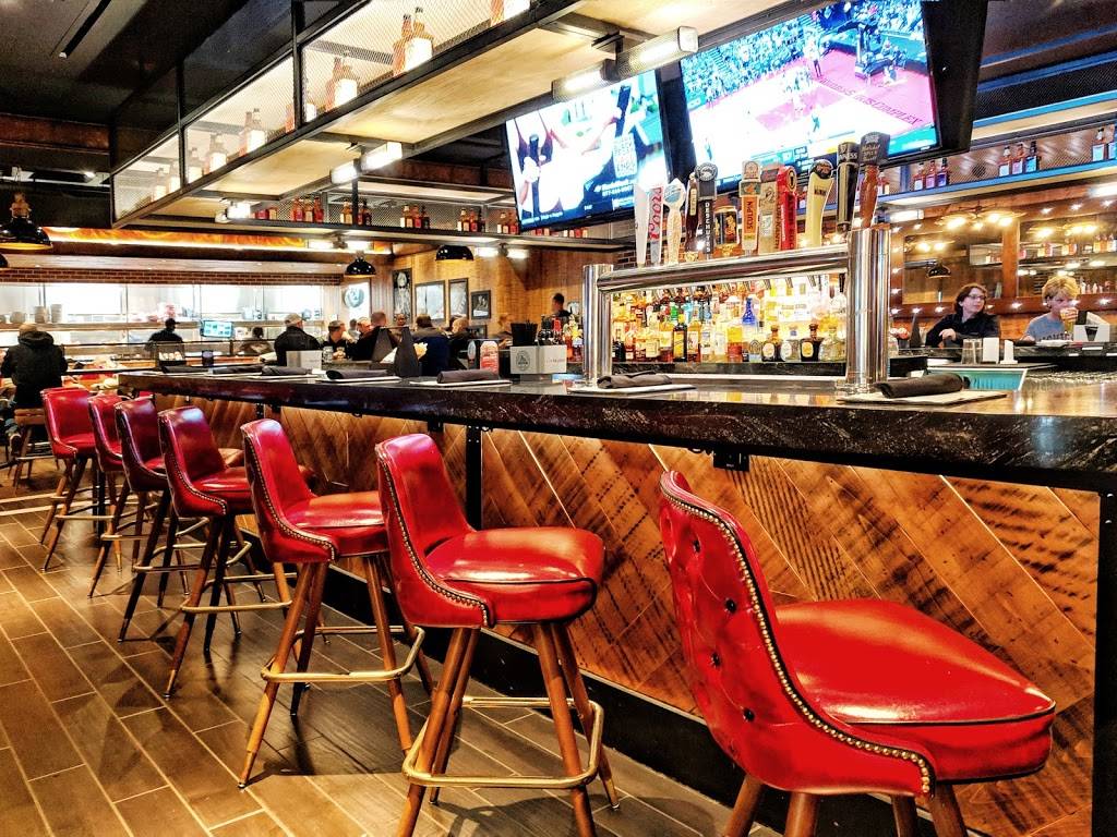 Guy Fieris Smokehouse | restaurant | 333 Waterside Dr #103, Norfolk, VA 23510, USA | 7572332918 OR +1 757-233-2918