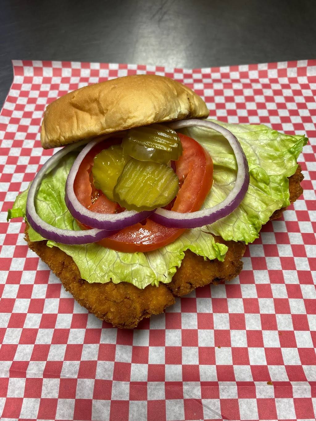 Toby Ks Hideaway | restaurant | 1723 Mamie Eisenhower Ave, Boone, IA 50036, USA | 5154322081 OR +1 515-432-2081