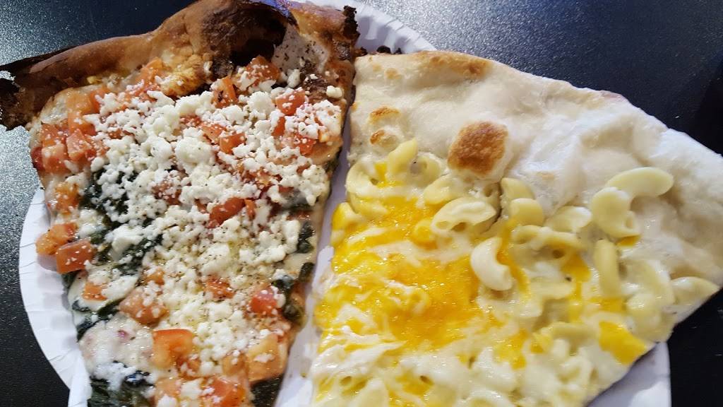 Big Gs Pizza | restaurant | 3716 N Clark St, Chicago, IL 60613, USA | 7732812444 OR +1 773-281-2444