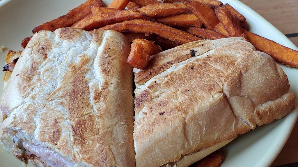 Parrot Key Caribbean Grill | restaurant | 2500 Main St, Fort Myers Beach, FL 33931, USA | 2394633257 OR +1 239-463-3257