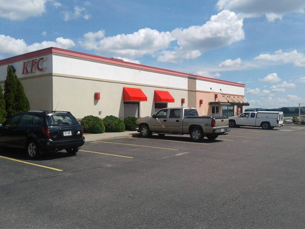 KFC | restaurant | 1733 E Main St, Reedsburg, WI 53959, USA | 6087682000 OR +1 608-768-2000