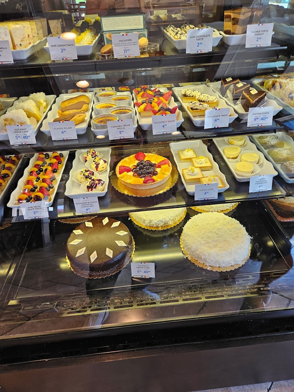 la Madeleine | restaurant | 6801 N Mesa St, El Paso, TX 79912, USA | 9158459808 OR +1 915-845-9808