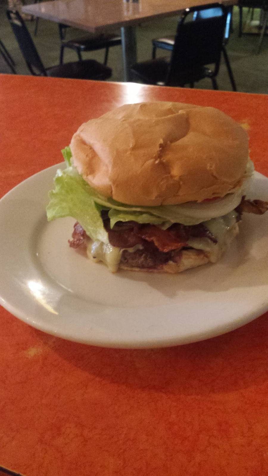 J Ks Lounge & Restaurant | restaurant | 128 E Main St, Weyauwega, WI 54983, USA | 9208673360 OR +1 920-867-3360