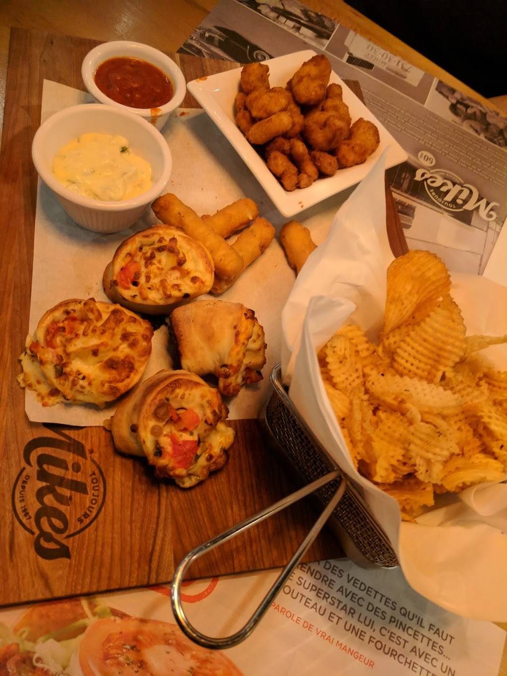 Mikes | restaurant | 1311 Rue Roberval, Saint-Bruno-de-Montarville, QC J3V 5J1, Canada | 4506531516 OR +1 450-653-1516