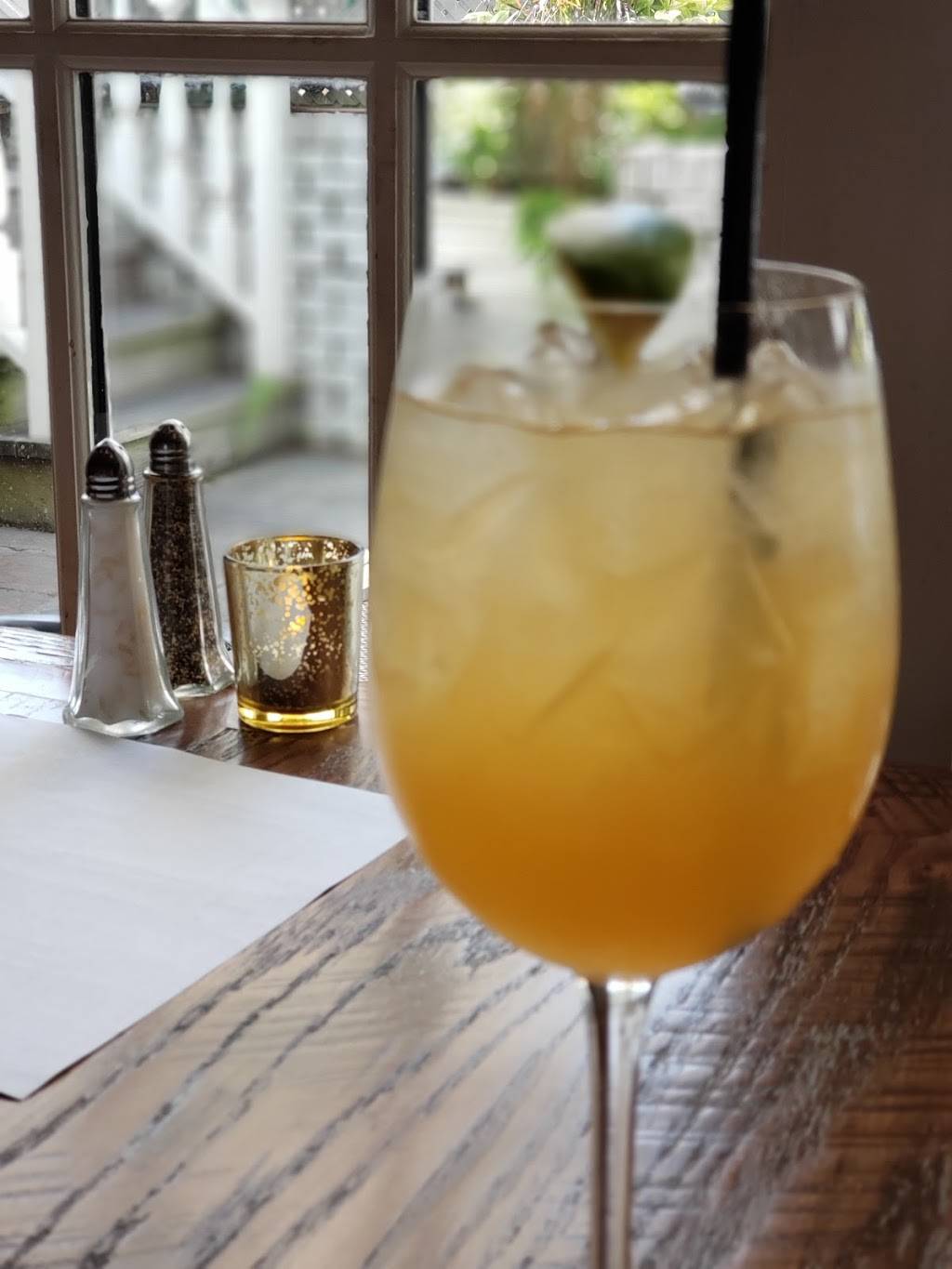 Poogans Porch | restaurant | 72 Queen St, Charleston, SC 29401, USA | 8435772337 OR +1 843-577-2337