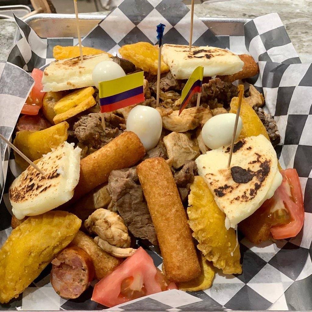 Colombians Place | restaurant | 1602 Village Market Blvd SE #120, Leesburg, VA 20175, USA | 7036293911 OR +1 703-629-3911