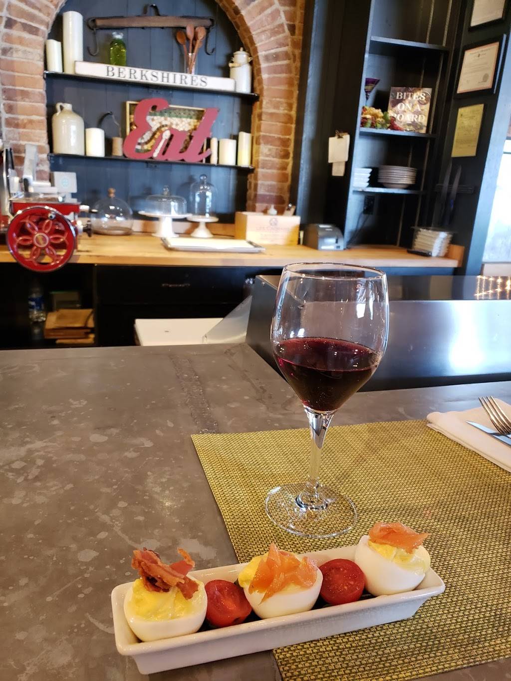 Eat on North | restaurant | 297 North St, Pittsfield, MA 01201, USA | 4135534210 OR +1 413-553-4210