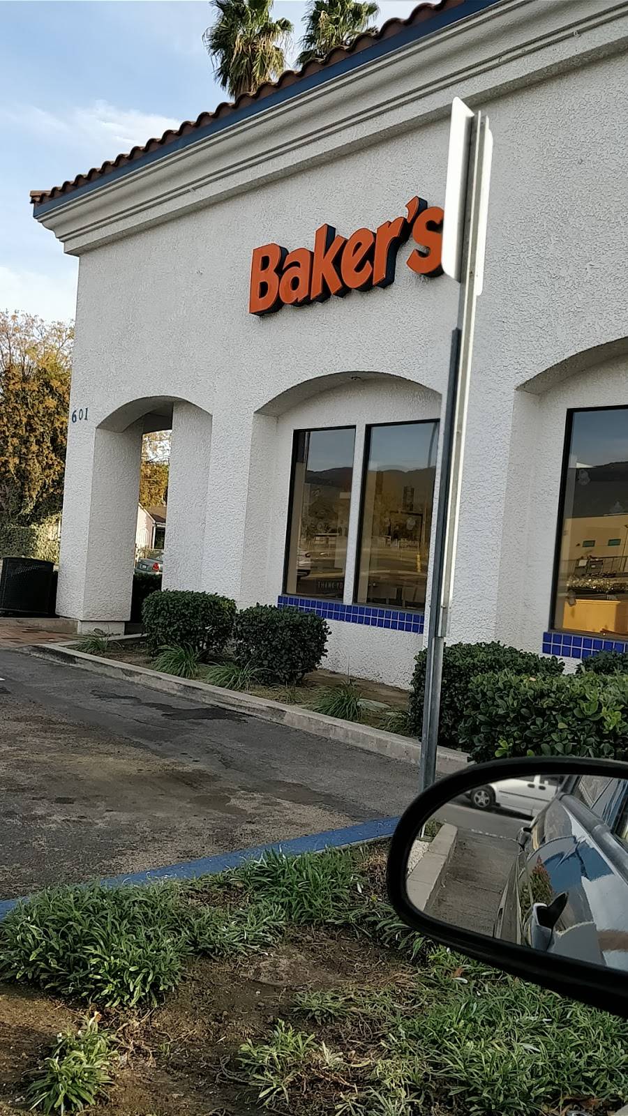 Bakers Drive-Thru | restaurant | 601 W Highland Ave, San Bernardino, CA 92405, USA | 9098845233 OR +1 909-884-5233