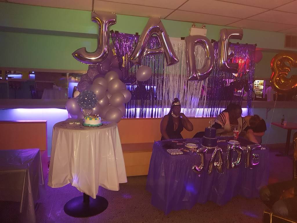 Lions Den Bar & Grill | restaurant | 1695 Jane St, North York, ON M9N 2S3, Canada | 6474967754 OR +1 647-496-7754