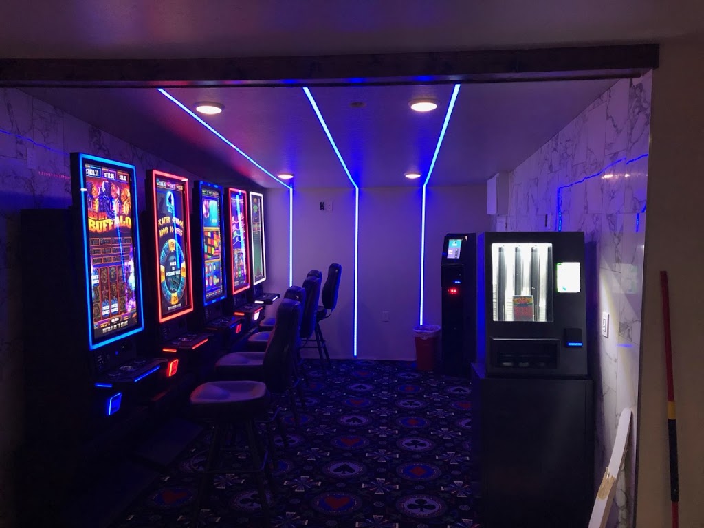 Crow Bar | restaurant | 1206 Superior Ave, Tomah, WI 54660, USA | 6083726830 OR +1 608-372-6830