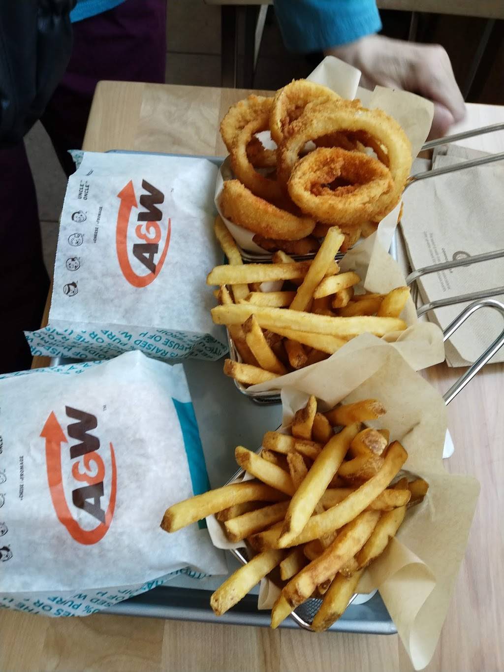 A&W Canada | restaurant | 366 N Front St, Belleville, ON K8P 5E6, Canada | 6139699276 OR +1 613-969-9276