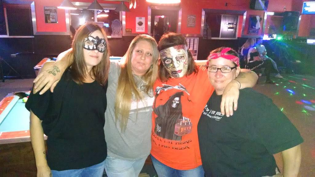 Uncle Monkeys | restaurant | 100 Dye Rd, Illiopolis, IL 62539, USA | 2173814400 OR +1 217-381-4400