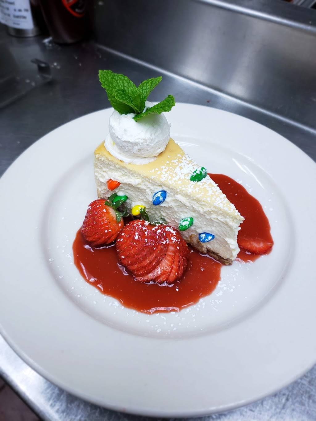 Maggianos Little Italy | restaurant | 2 The Blvd, Richmond Heights, MO 63117, USA | 3148242402 OR +1 314-824-2402