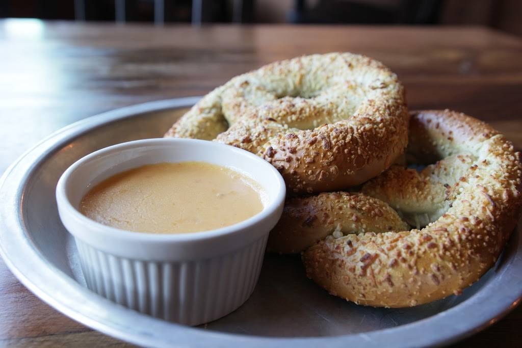 Town Hall Brewery | restaurant | 1430 S Washington Ave, Minneapolis, MN 55454, USA | 6123398696 OR +1 612-339-8696