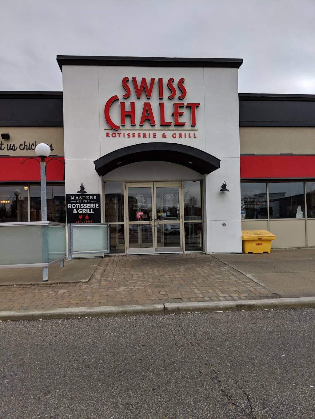 Swiss Chalet | restaurant | 175 Consumers Dr, Whitby, ON L1N 1C4, Canada | 9056661411 OR +1 905-666-1411