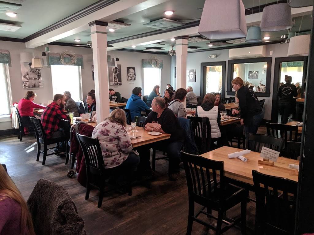 Fork in the Road Restaurant | restaurant | 215 N Rochester St, Mukwonago, WI 53149, USA | 2623637849 OR +1 262-363-7849