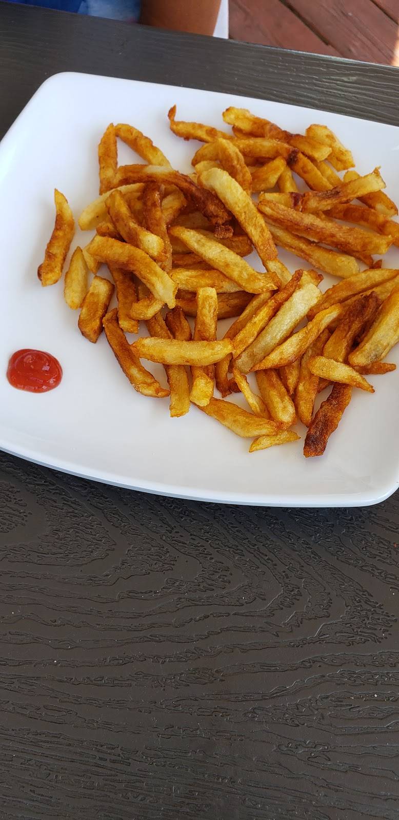 Casse-Croute Au 3 Gars | restaurant | 297 Rue Victoria, Thurso, QC J0X 3B0, Canada | 8199853283 OR +1 819-985-3283